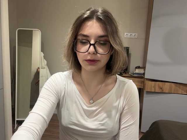 AlbaMihelcic live cam on BongaCams