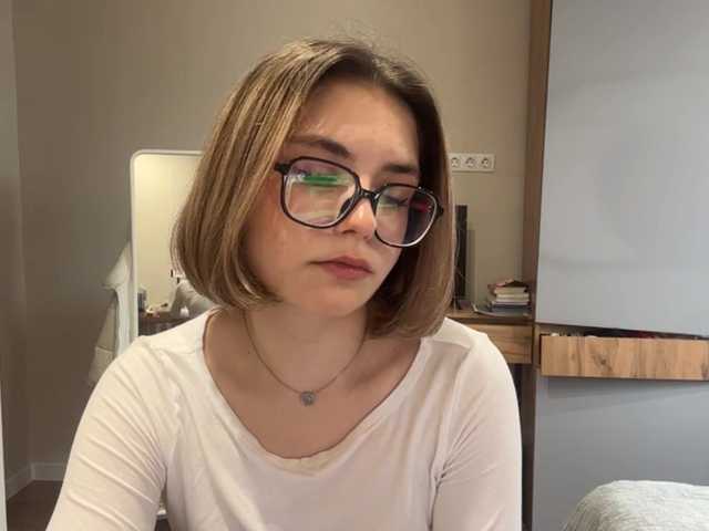 AlbaMihelcic live cam on BongaCams