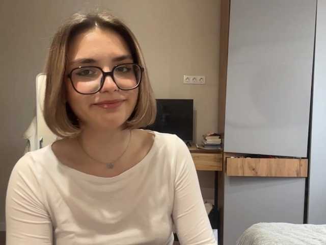 AlbaMihelcic live cam on BongaCams