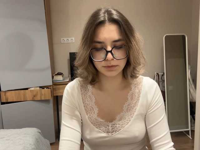 AlbaMihelcic live cam on BongaCams