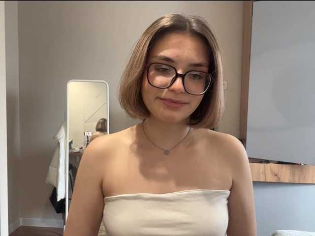 AlbaMihelcic live webcam show