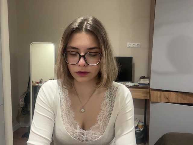AlbaMihelcic live cam on BongaCams