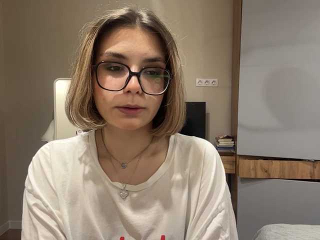 AlbaMihelcic live cam on BongaCams