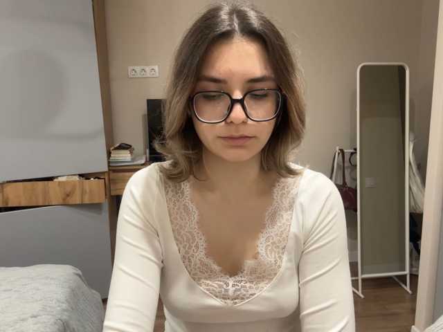 AlbaMihelcic live cam on BongaCams