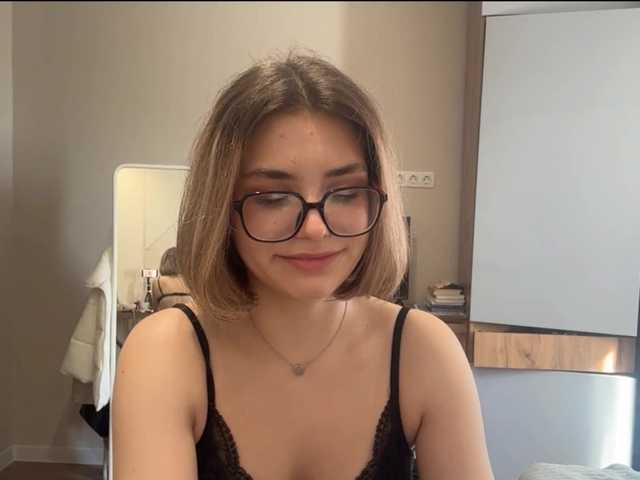 AlbaMihelcic live cam on BongaCams
