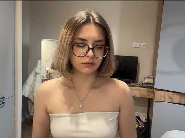 AlbaMihelcic live cam on BongaCams