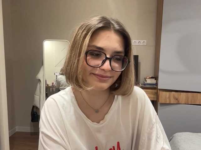 AlbaMihelcic live cam on BongaCams