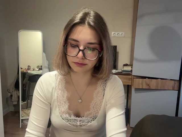 AlbaMihelcic live cam on BongaCams