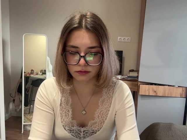 AlbaMihelcic live cam on BongaCams