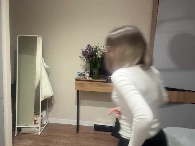 AlbaMihelcic live cam on BongaCams
