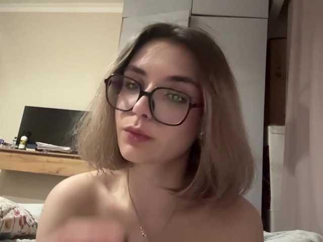 AlbaMihelcic live cam on BongaCams