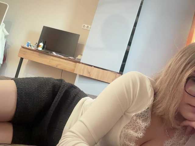 AlbaMihelcic live cam on BongaCams