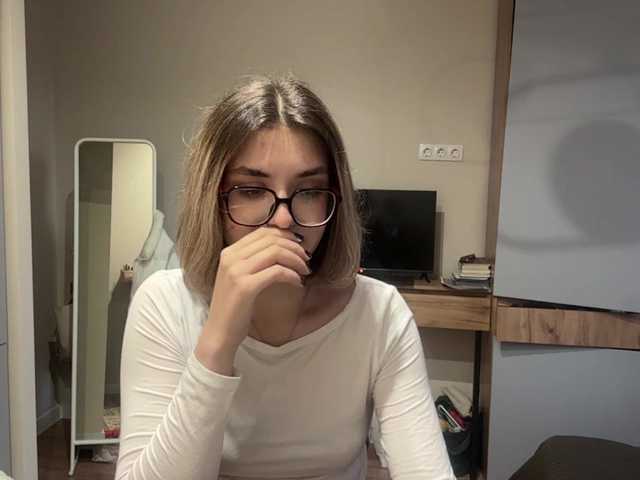 AlbaMihelcic live cam on BongaCams