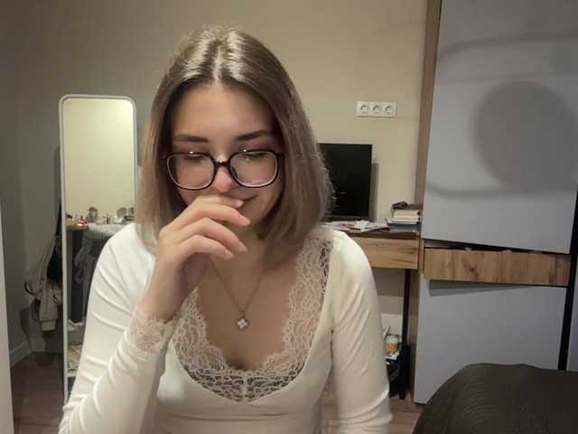 AlbaMihelcic live cam on BongaCams
