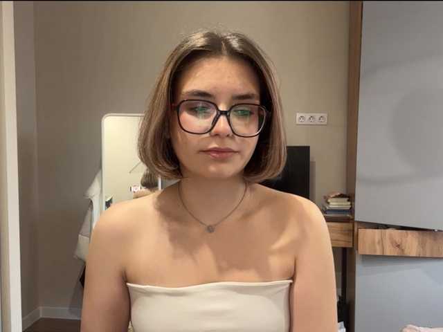 AlbaMihelcic live cam