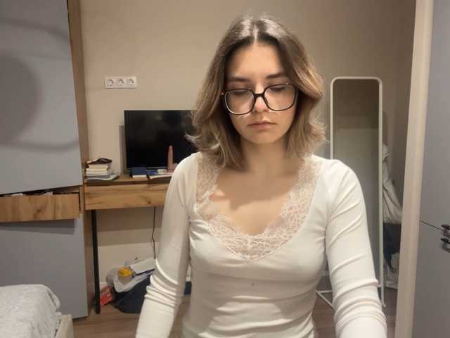 AlbaMihelcic live cam on BongaCams
