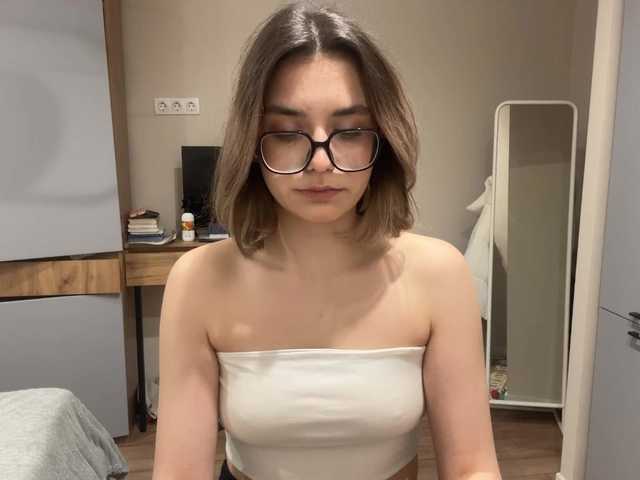 AlbaMihelcic live cam on BongaCams