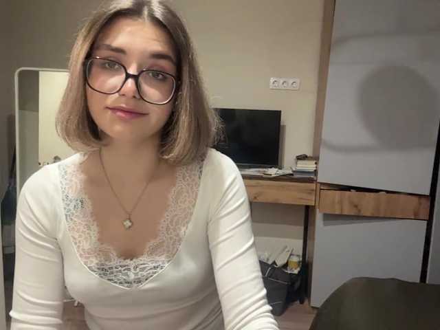 AlbaMihelcic live cam on BongaCams