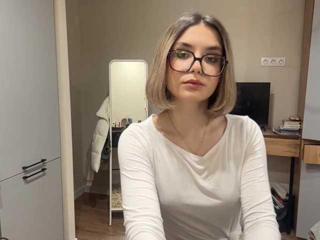AlbaMihelcic live cam on BongaCams