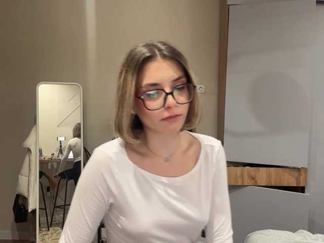 AlbaMihelcic live cam on BongaCams