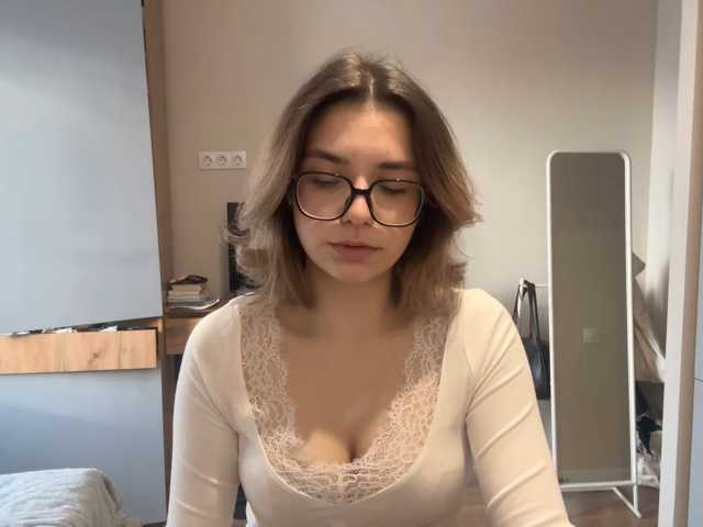 AlbaMihelcic live cam on BongaCams
