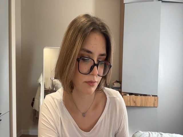 AlbaMihelcic live cam on BongaCams