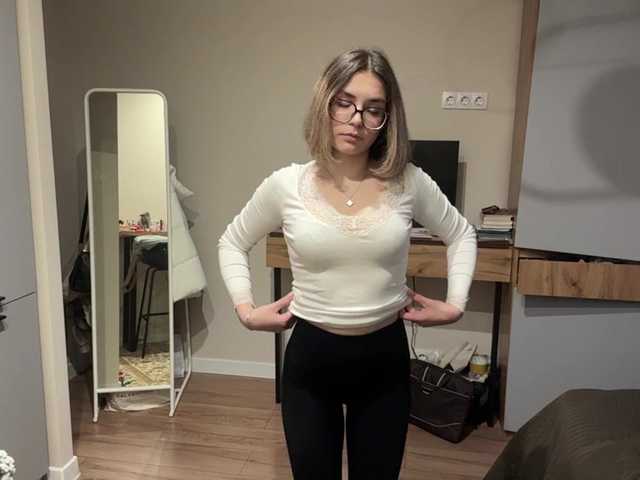 AlbaMihelcic live cam on BongaCams