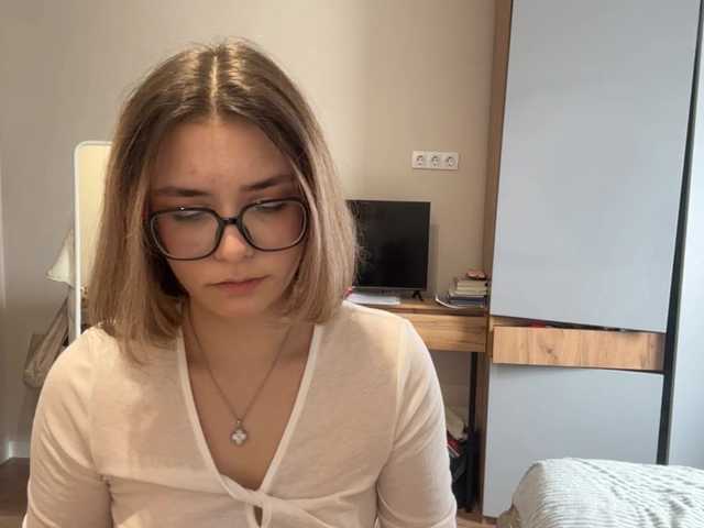 AlbaMihelcic live cam on BongaCams