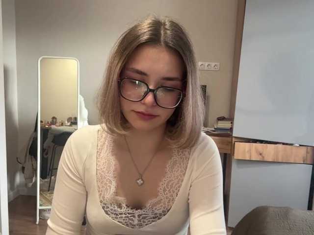 AlbaMihelcic live cam on BongaCams