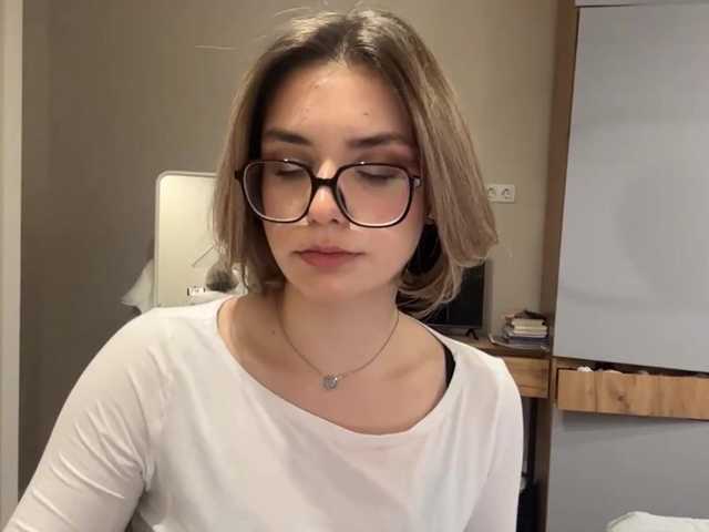 AlbaMihelcic live cam on BongaCams