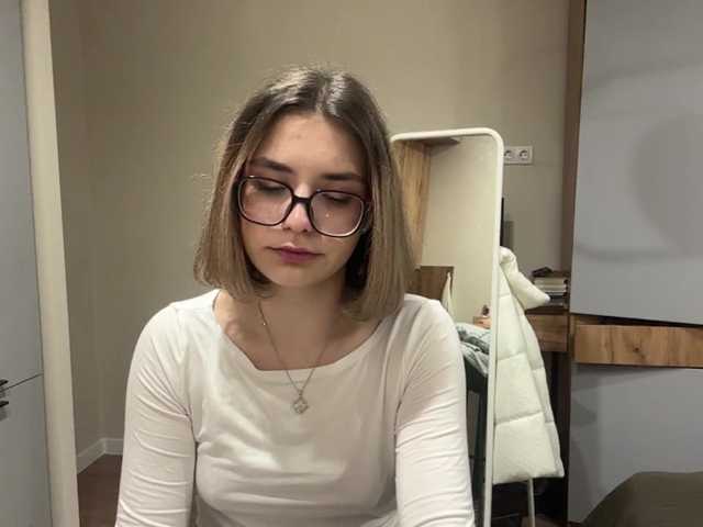 AlbaMihelcic live cam on BongaCams