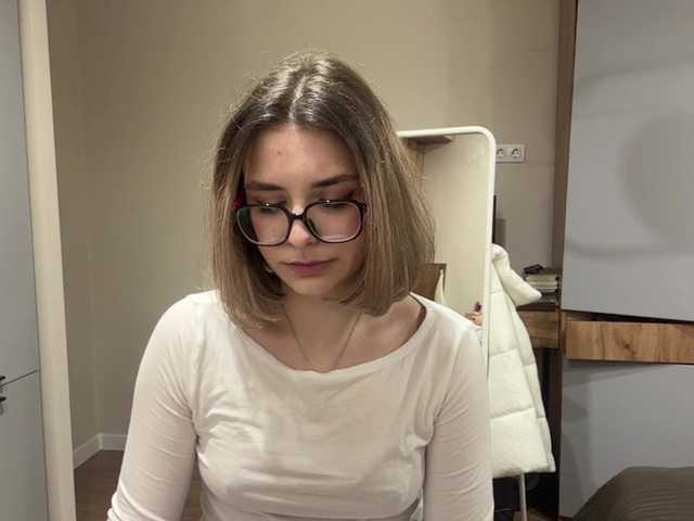 AlbaMihelcic live cam on BongaCams