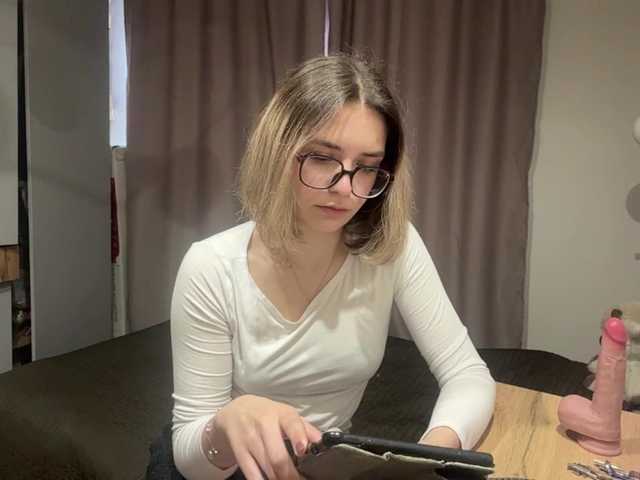 AlbaMihelcic live cam on BongaCams