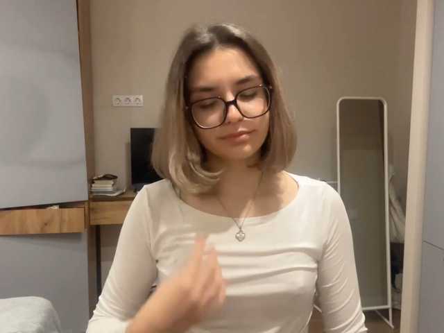 AlbaMihelcic live cam on BongaCams