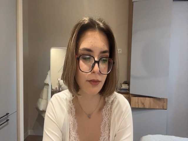 AlbaMihelcic live cam on BongaCams