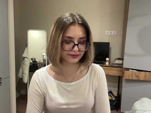 AlbaMihelcic live cam on BongaCams