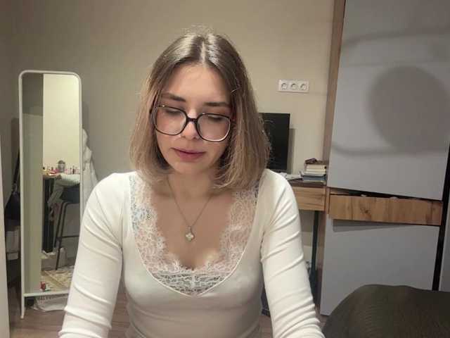 AlbaMihelcic live cam on BongaCams