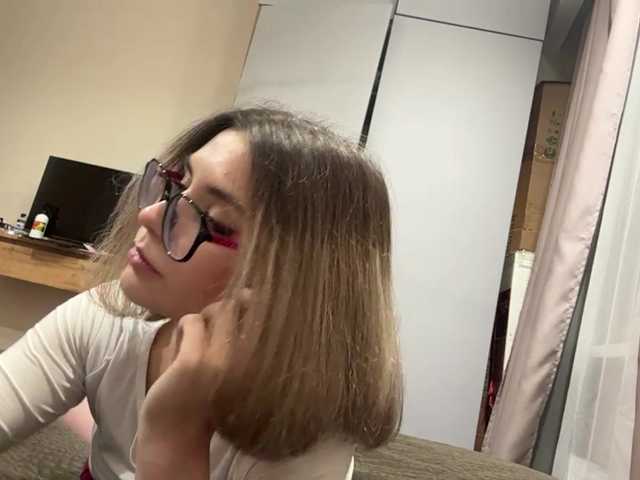 AlbaMihelcic live cam on BongaCams