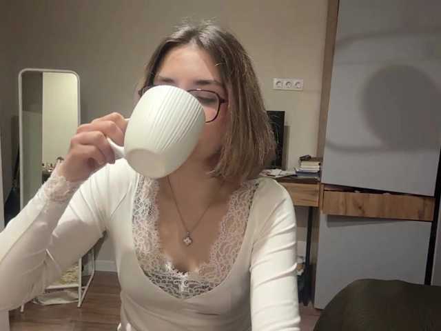AlbaMihelcic live cam on BongaCams