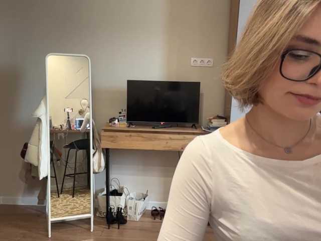 AlbaMihelcic live cam on BongaCams
