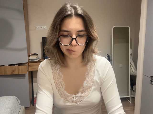 AlbaMihelcic live cam on BongaCams