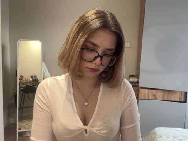 AlbaMihelcic live cam on BongaCams