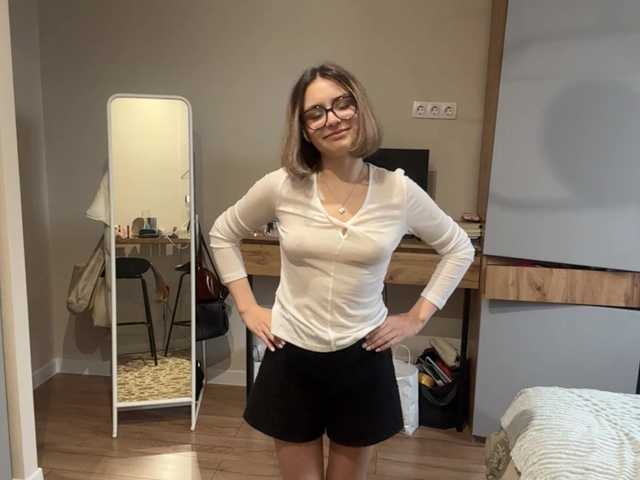 AlbaMihelcic live cam on BongaCams