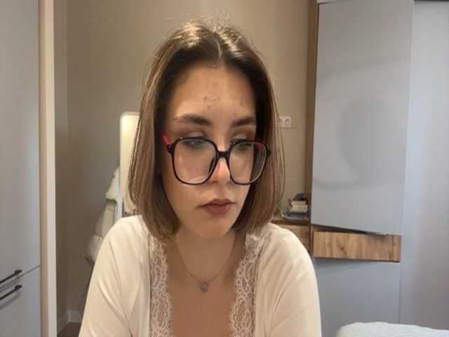 AlbaMihelcic live cam on BongaCams