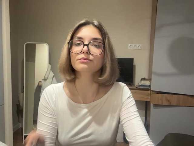 AlbaMihelcic live cam on BongaCams
