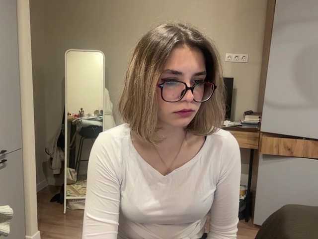 AlbaMihelcic live cam on BongaCams