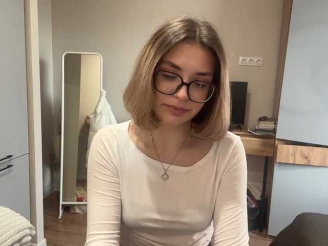 AlbaMihelcic live cam on BongaCams