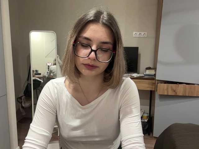 AlbaMihelcic live cam on BongaCams