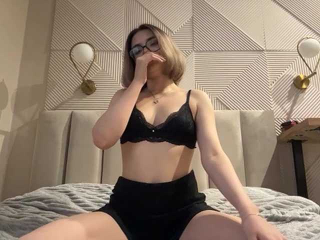 AlbaMihelcic live cam on BongaCams