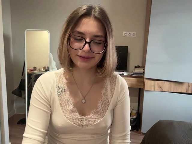 AlbaMihelcic live cam on BongaCams